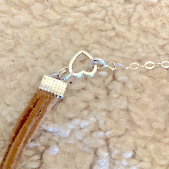 Light brown suede and natural pearl necklace ,earrings set. 34 pearls in total! - Picture 4 of 8